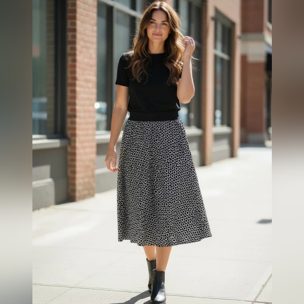 Susan Lawrence Black & White Polyester Swing Skirt Black Band At Waist Cute Larg